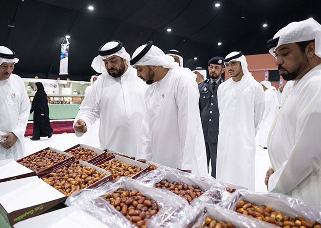 Hamdan bin Zayed visits Al Dhafra Date Festival and Auction