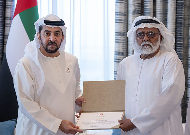 Hamdan bin Zayed receives citizens at Al Dhannah Palace, honours Emirates Red Crescent supporters
